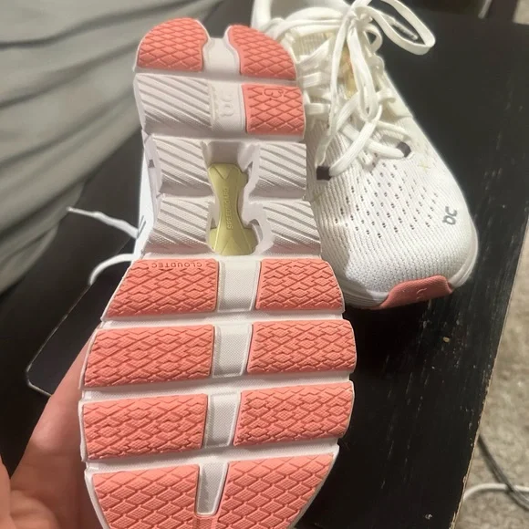 On Running Women's Sneakers in White and Cream - Picture 4 of 6